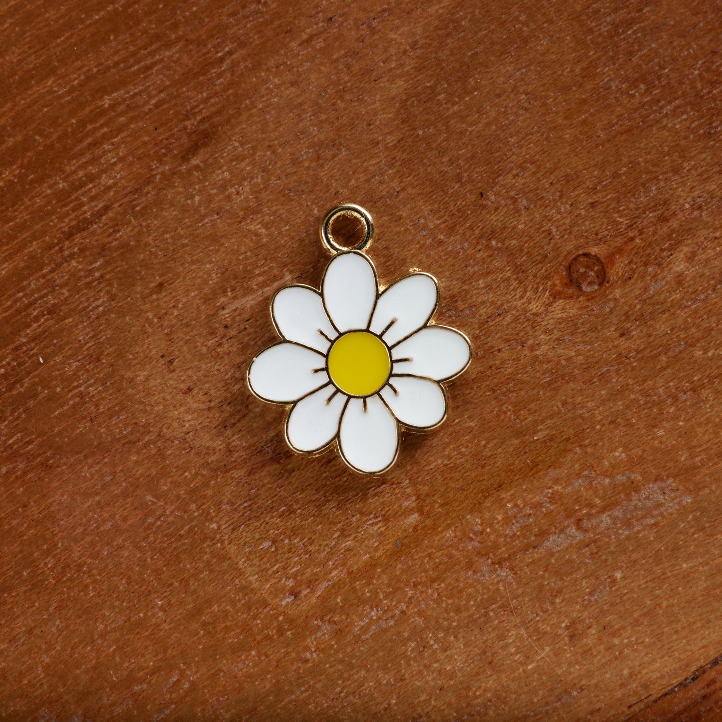 WHITE DAISY CHARM - GOLD